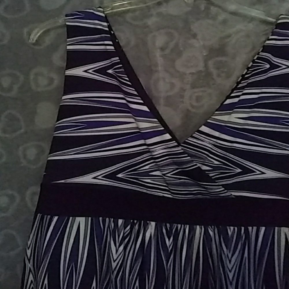 Abstract  Pattern Dress - Picture 3 of 4